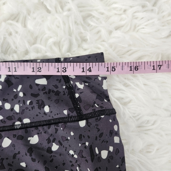 Smartwool Women's Active Lined Short. Regular fit Interior drawcord 2.75” inseam - Picture 5 of 10